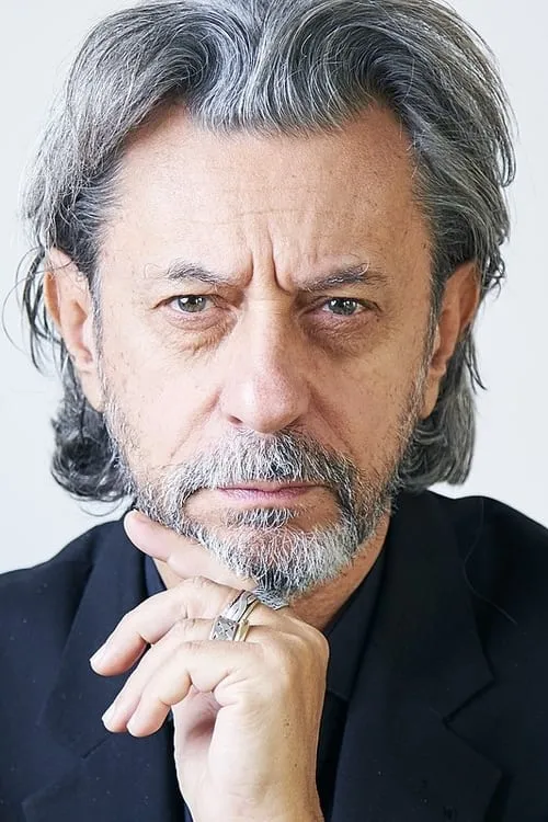 Pivio en su biografía y filmografía