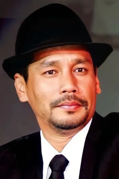 Pongsak Pongsuwan interpretando a Noy