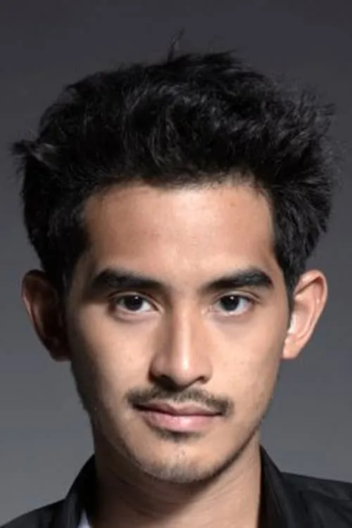 Poom Rungsrithananon interpretando a Pong