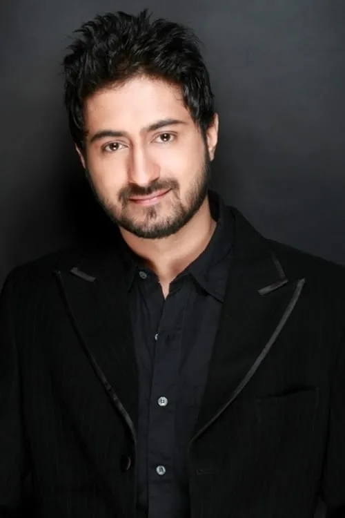 Pradhuman Singh interpretando a Ajoy Ghosh