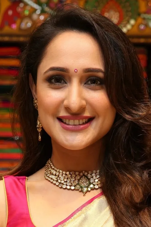 Pragya Jaiswal interpretando a Kiran Reddy