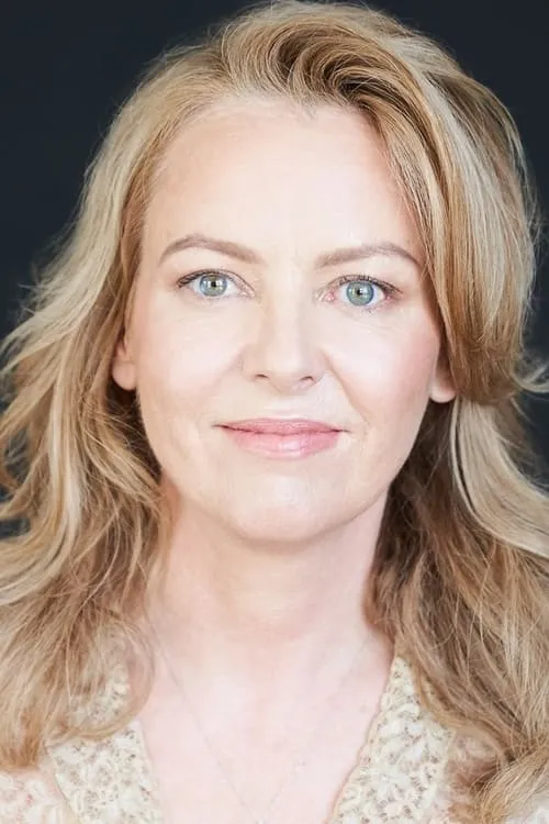 Precious Chong interpretando a Glenda