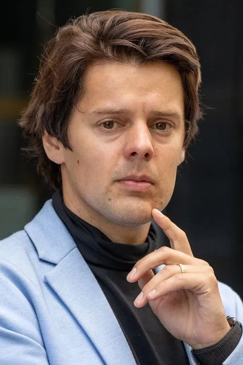 Priit Strandberg interpretando a Julius