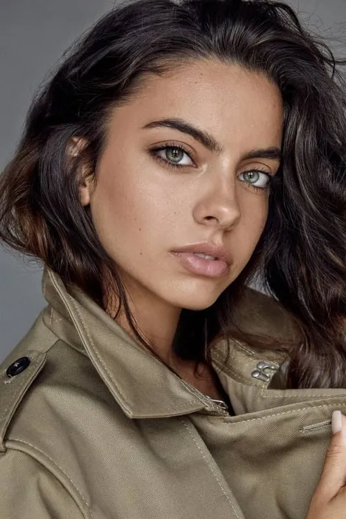 Priscilla Huggins interpretando a Carla