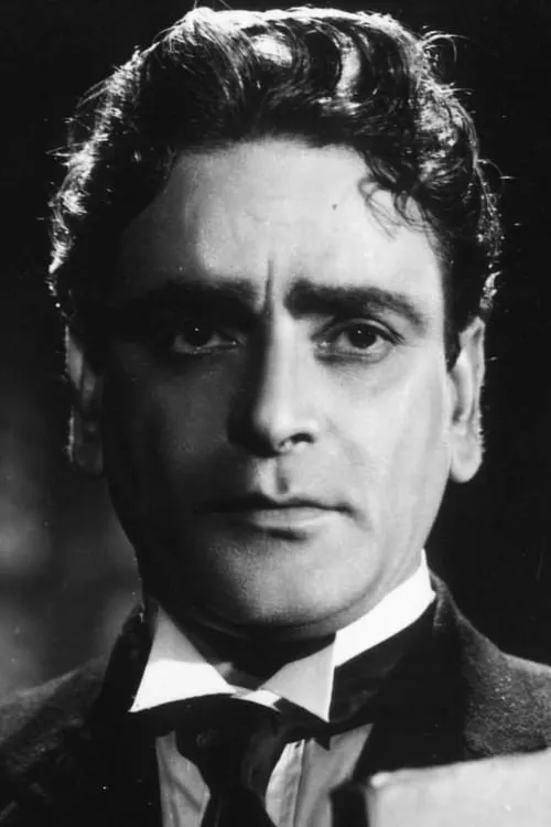 Raj Kapoor ha trabajado con Prithviraj Kapoor en 2 ocasiones