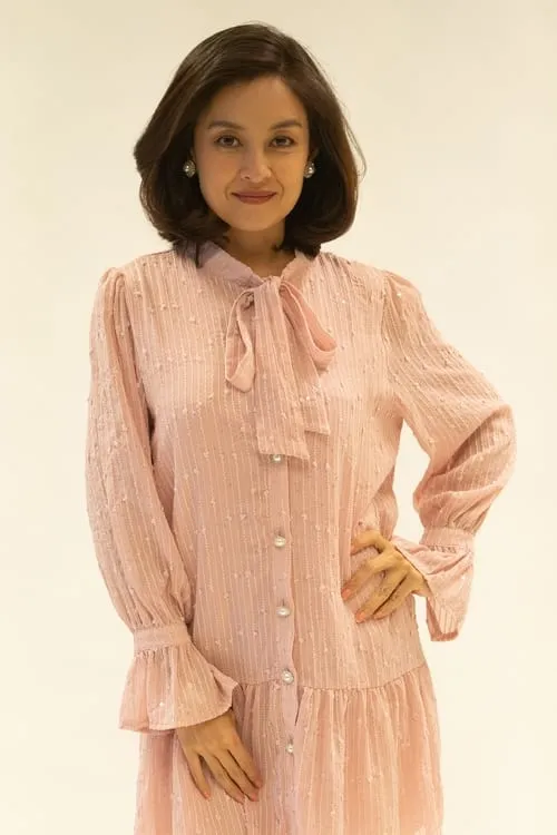 Putri Patricia interpretando a Diana