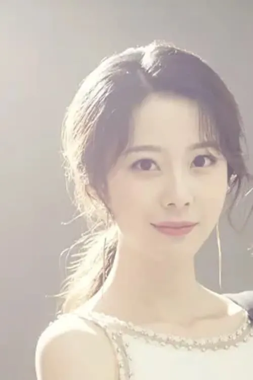 Qian Siyi interpretando a Ling Dang