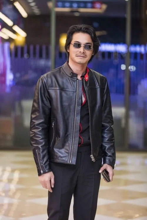 Quách Ngọc Ngoan interpretando a Hùng