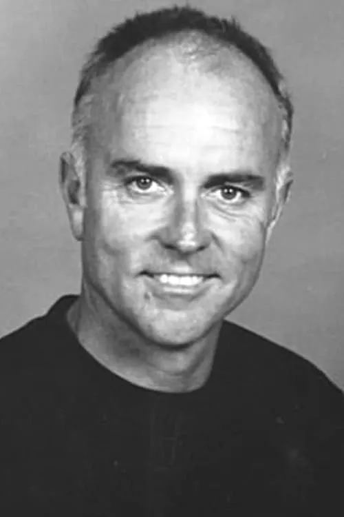 R.A. Rondell interpretando a Officer Baker