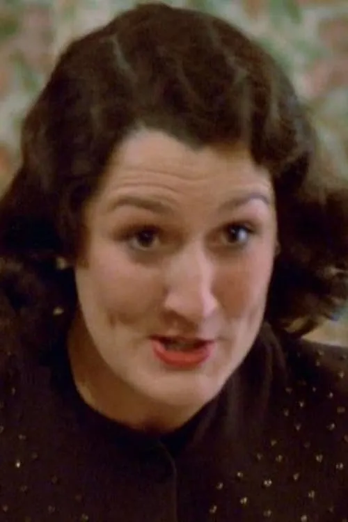 Rachel Bell interpretando a Perkins