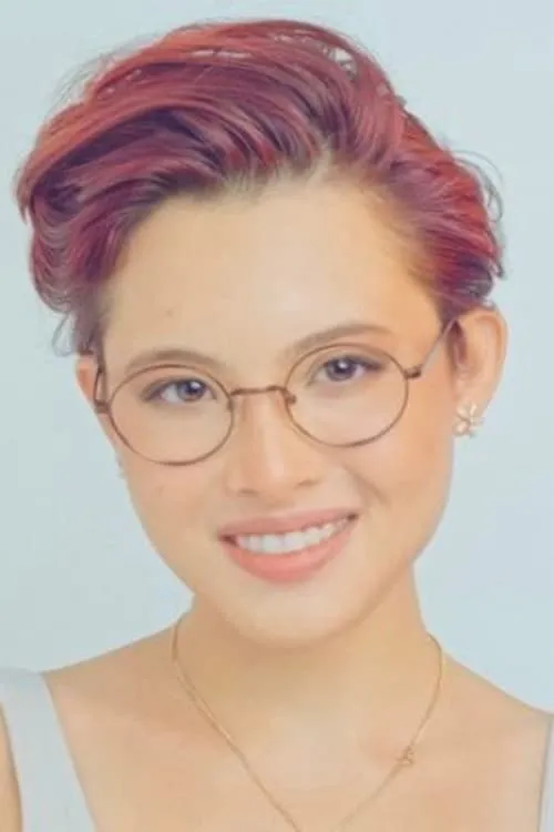 Rachel Coates interpretando a Yara Garcia