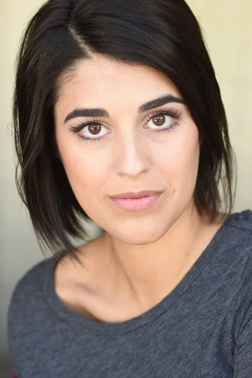 Rachel Dee interpretando a Sarah McAllister