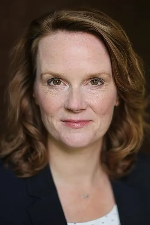 Rachel Fowler interpretando a Meg