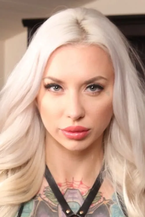 Rachel Rampage interpretando a 