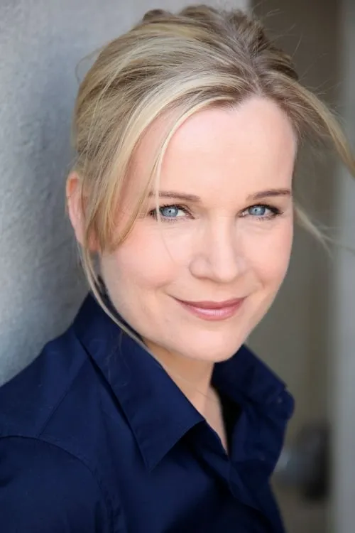 Rae Ritke interpretando a Amanda Freeman