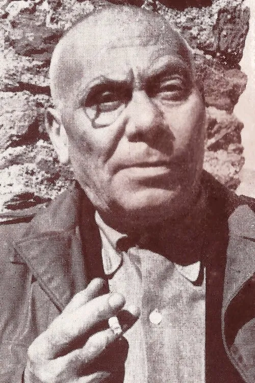 Raf Pindi interpretando a Major Kennedy