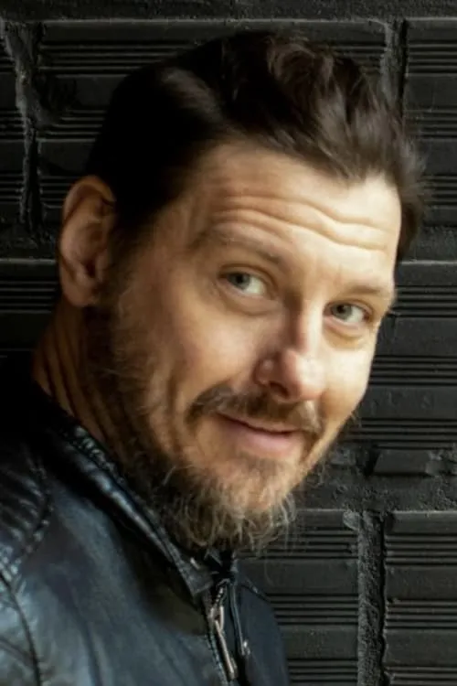 Rafael Franskowiak interpretando a Padre