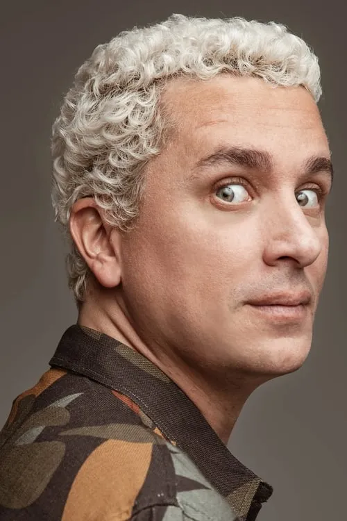 Rafael Portugal interpretando a Júlio