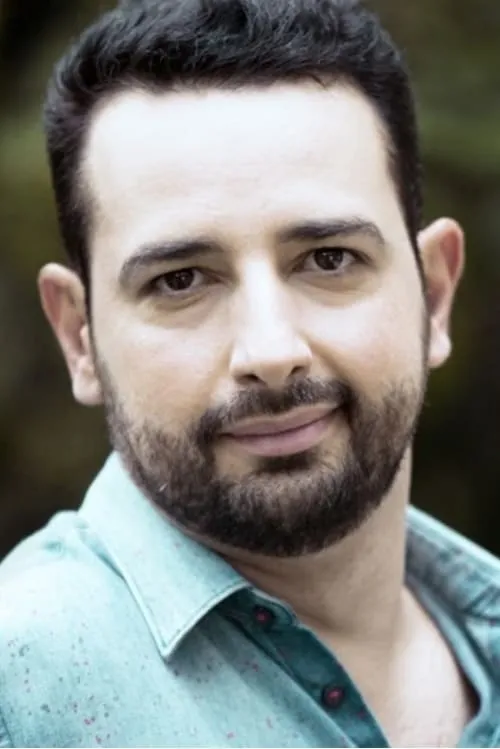 Rafael Raposo interpretando a Beto