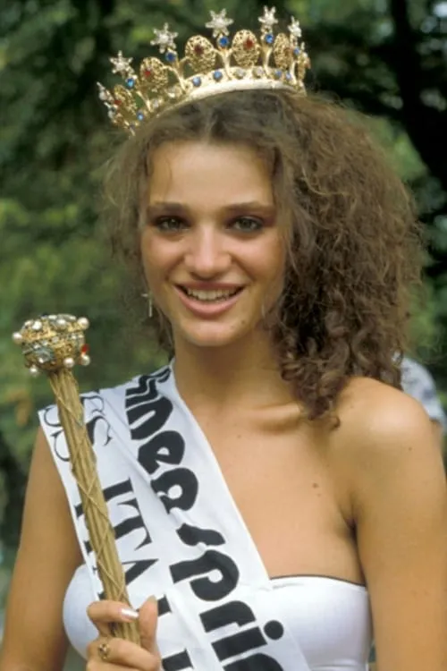 Raffaella Baracchi interpretando a Cora Cardinali