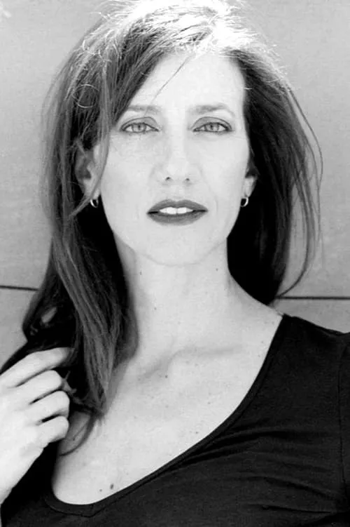 Raffaella Castelli interpretando a Landlady