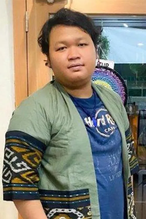 Rahmet Ababil interpretando a Adit