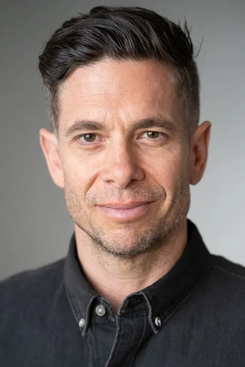 Rainbow Borden interpretando a Joey