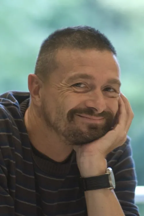 Ralf König interpretando a Himself