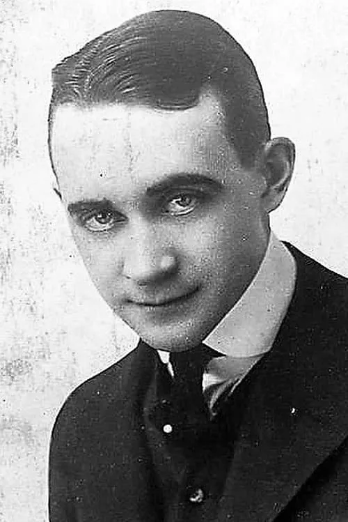 Ralph Bunker interpretando a Ed L. Bigelow