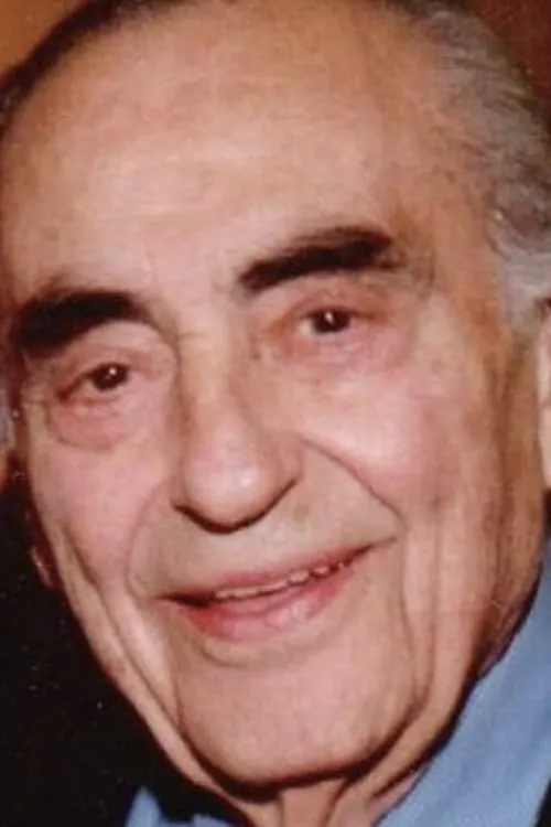 Ralph E. Winters interpretando a Self - Editor