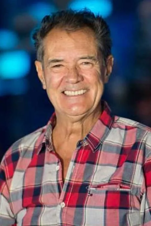 Ramón Arcusa interpretando a