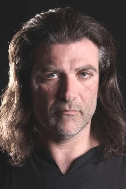 Ramon Canals interpretando a Dr. Wilson