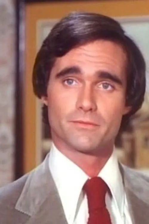 Randolph Powell interpretando a Lonnie Grimes