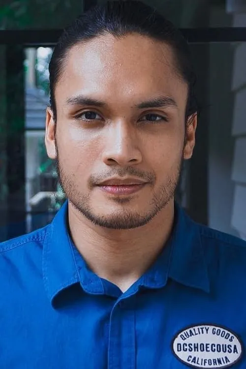 Randy Pangalila interpretando a Yudha