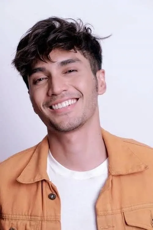 Rangga Nattra interpretando a Sandy