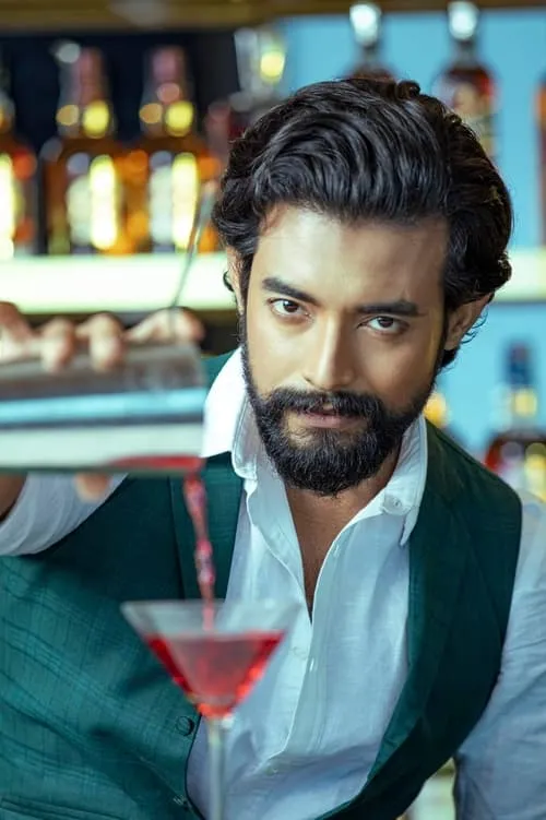 Ranojoy Bishnu — personaje: Anuj "Piklu" Chatterjee