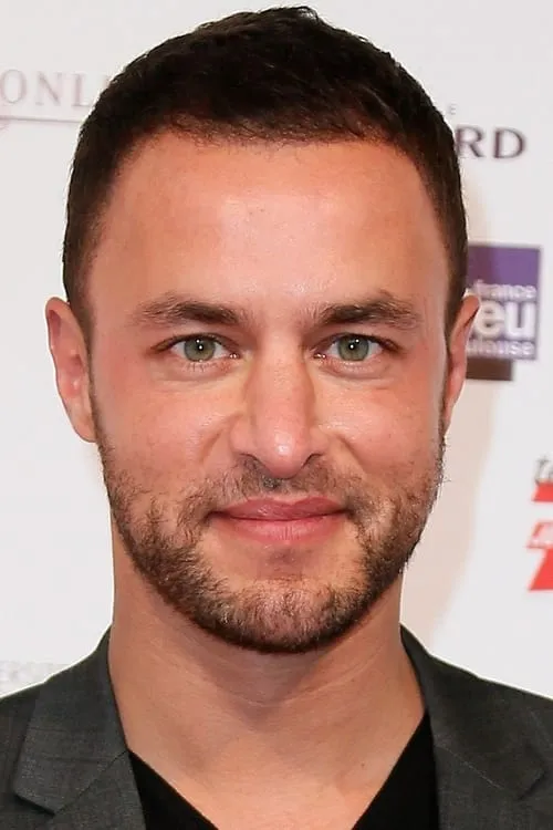 Raphaël Lenglet interpretando a Hervé Meunier