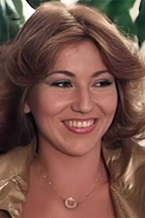 Raquel Evans interpretando a Laura