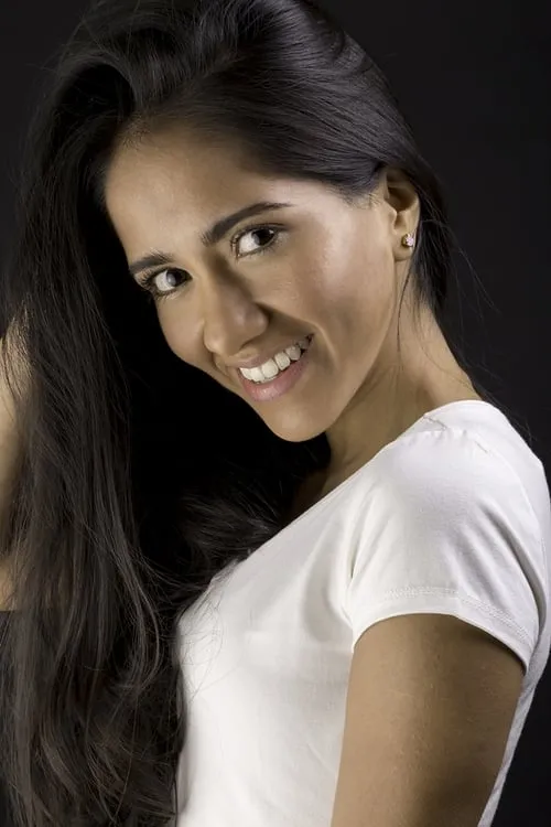 Raquel Robles interpretando a La Tuca