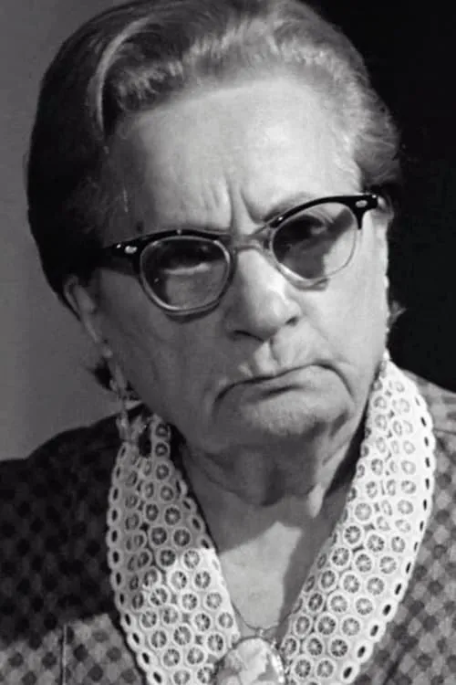 Rashel Novikoff interpretando a Mrs. Rothman