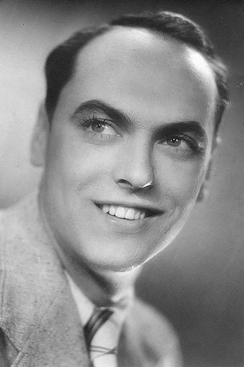 Rauli Tuomi interpretando a Erkki Talasti