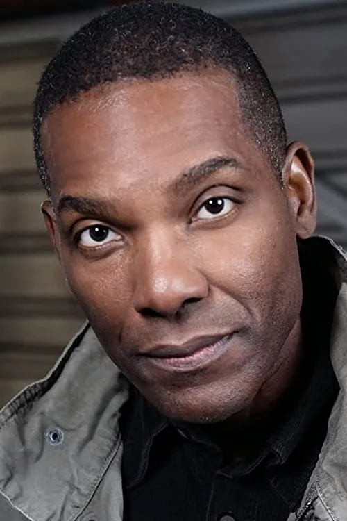 Ray Campbell interpretando a Bernie