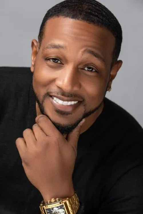 Ray Lavender interpretando a Todd