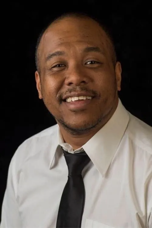 Ray Strachan — personaje: John Bell