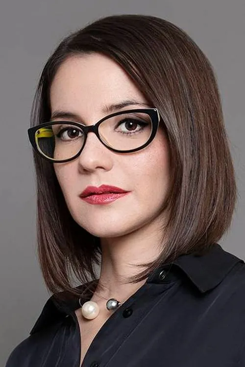 Rayén Araya — personaje: Self - Panelist