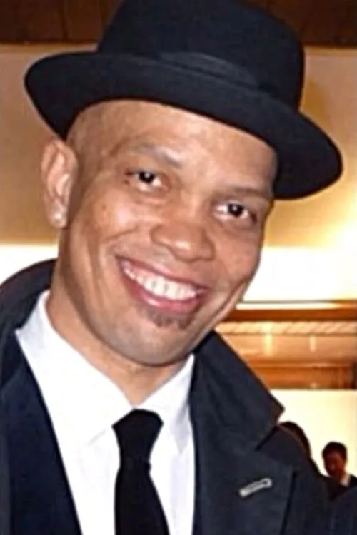 Tunde Babs ha trabajado con Raymond Johnson en 1 ocasiones