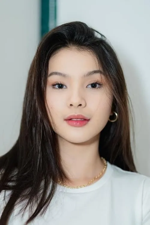 Rayna Snova interpretando a Shirley