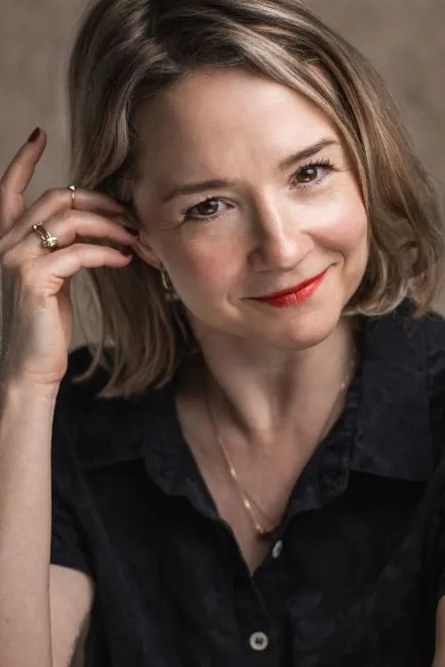 Rebecca Callard interpretando a Melanie