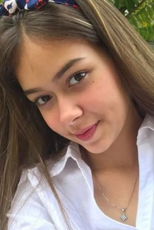 Rebecca Klopper interpretando a Sasmi