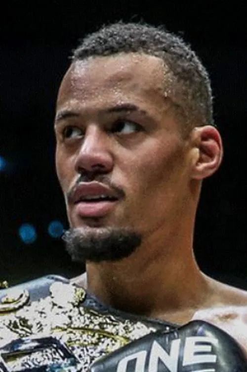 Chaongoh Jitmuangnon ha trabajado con Regian Eersel en 1 ocasiones